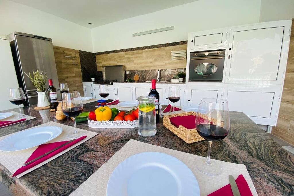 2 Apartments With Private Pool At Villa Diaz Aleman 살로브레 외부 사진